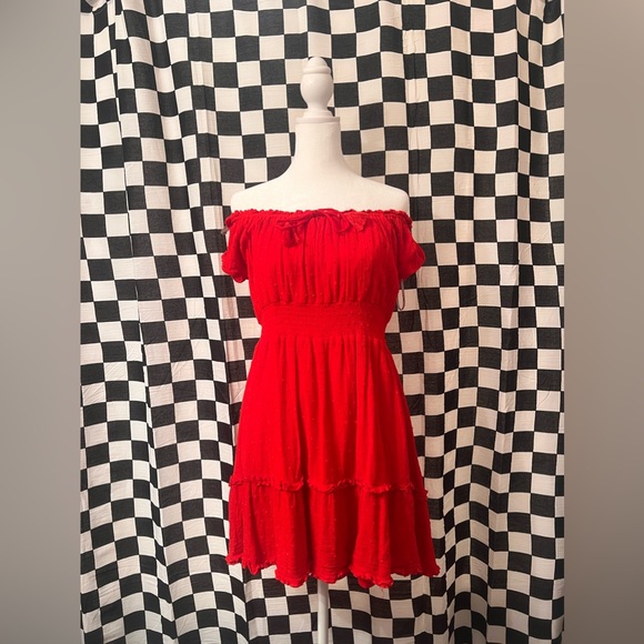 Red summer dress. Flowy to be worn off or on the shoulder - Picture 4 of 4